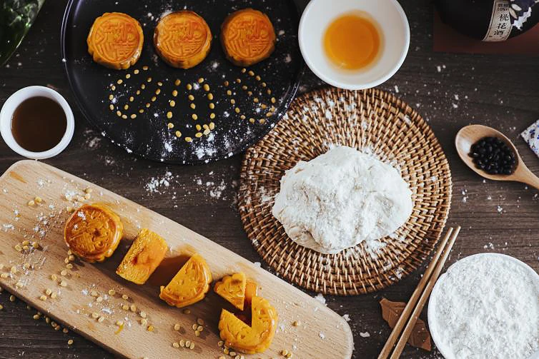 Lava Custard Mooncake — ảnh 2