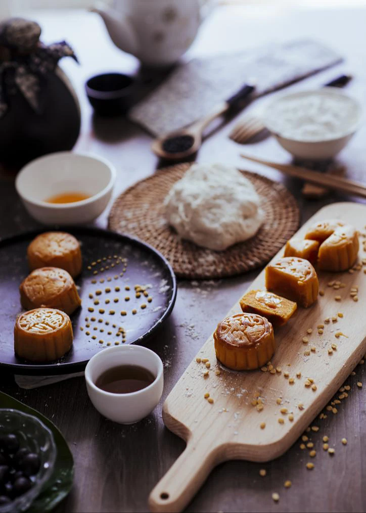 Lava Custard Mooncake — ảnh 3