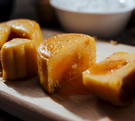Lava Custard Mooncake — ảnh 4